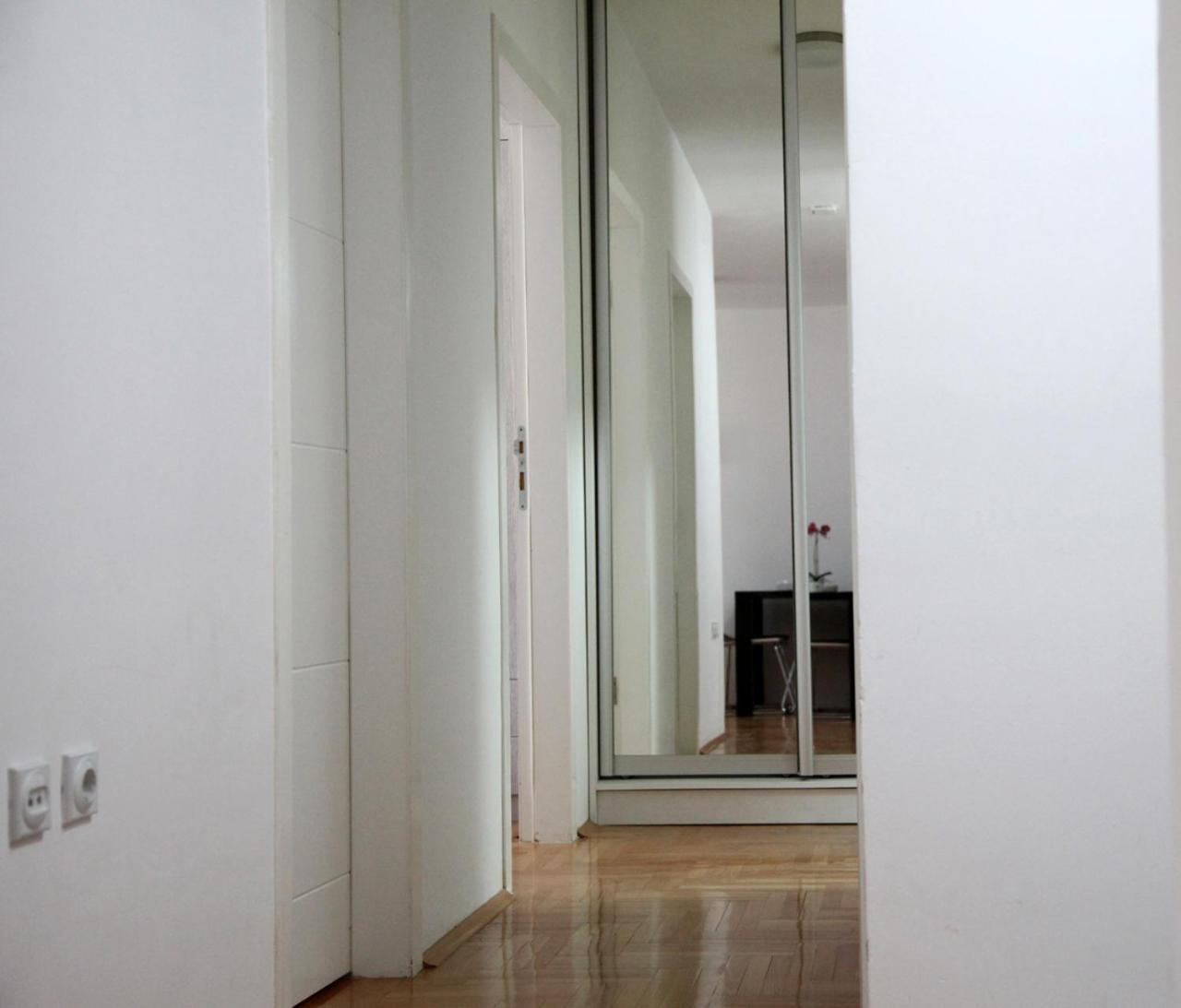 65 Square Meters Designer Apartment In Heart Of City - River View ! Park For Free Ni Kültér fotó