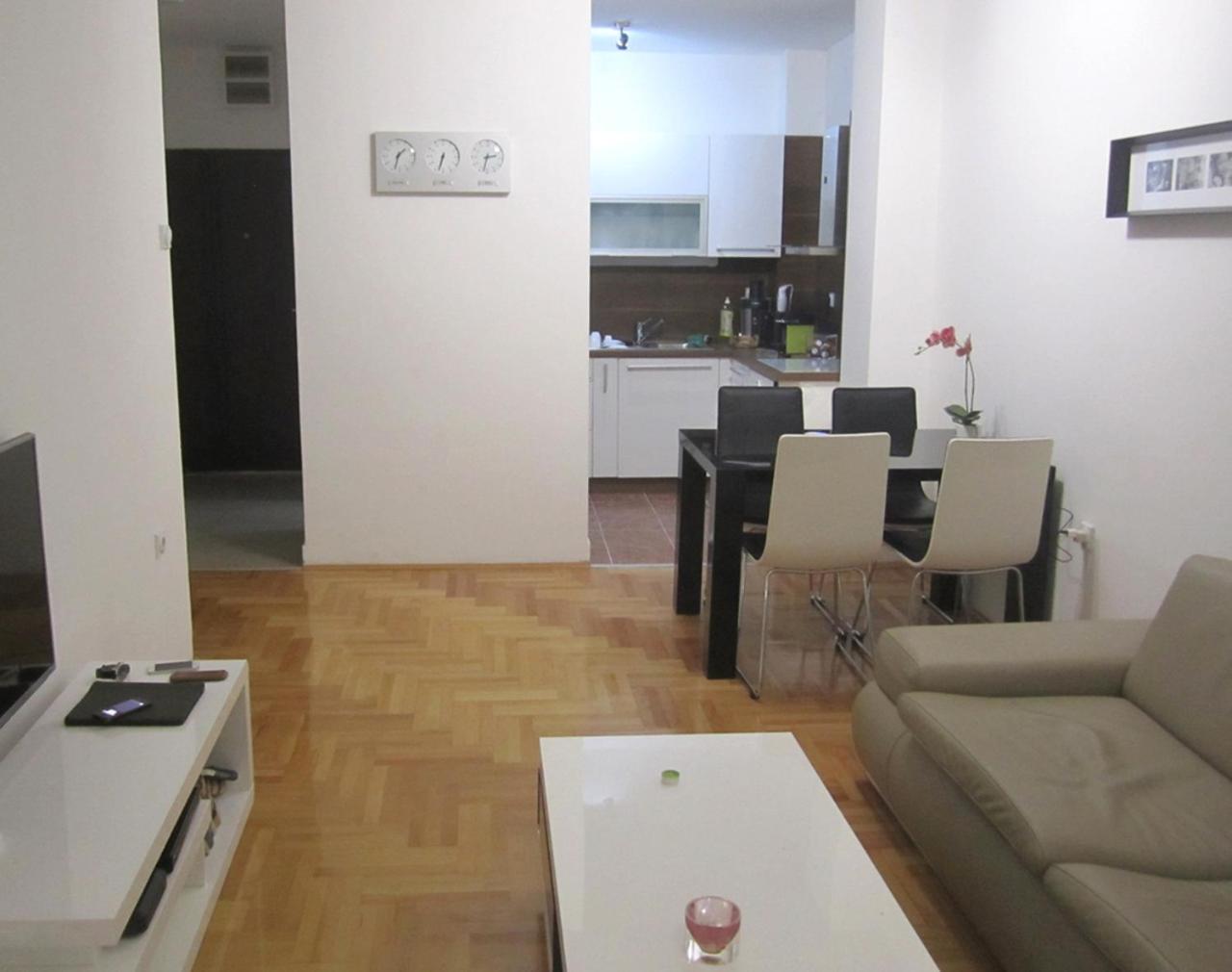 65 Square Meters Designer Apartment In Heart Of City - River View ! Park For Free Ni Kültér fotó