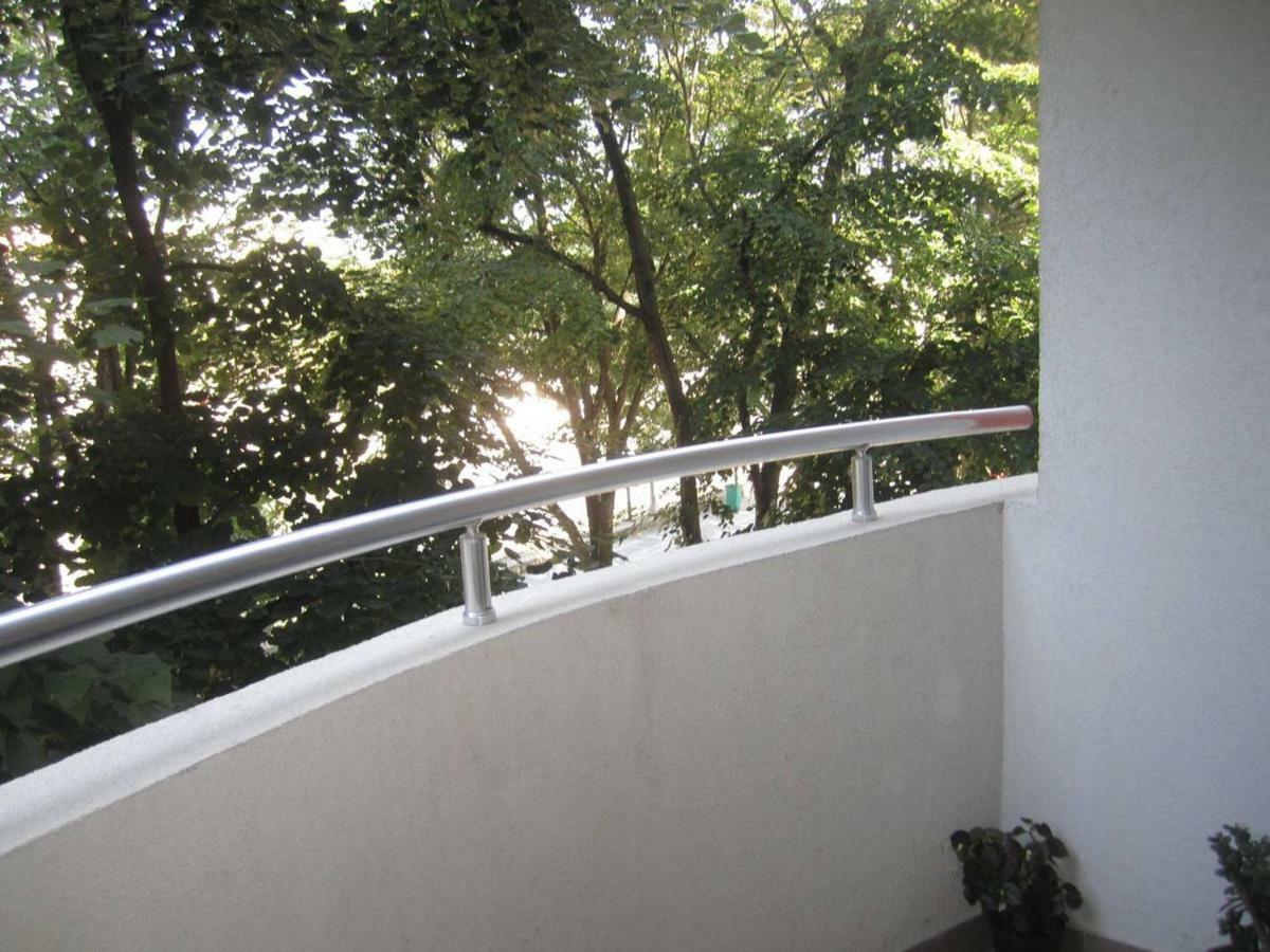 65 Square Meters Designer Apartment In Heart Of City - River View ! Park For Free Ni Kültér fotó