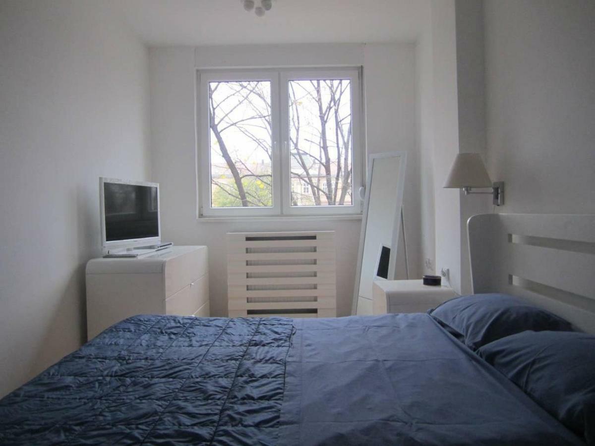 65 Square Meters Designer Apartment In Heart Of City - River View ! Park For Free Ni Kültér fotó