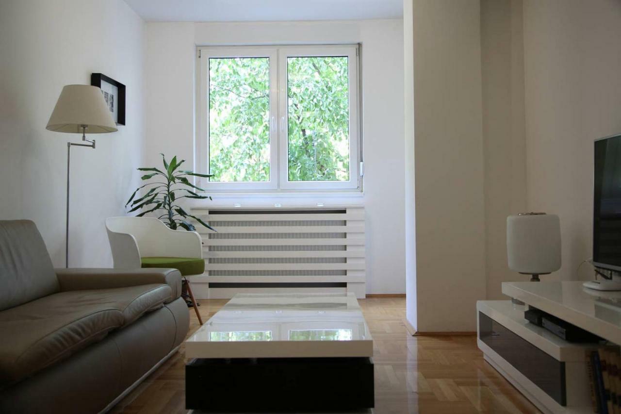 65 Square Meters Designer Apartment In Heart Of City - River View ! Park For Free Ni Kültér fotó