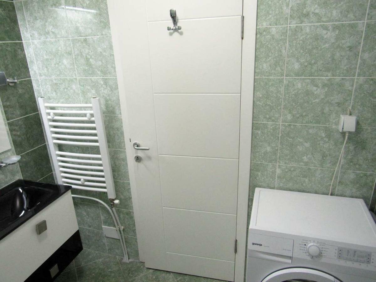 65 Square Meters Designer Apartment In Heart Of City - River View ! Park For Free Ni Kültér fotó