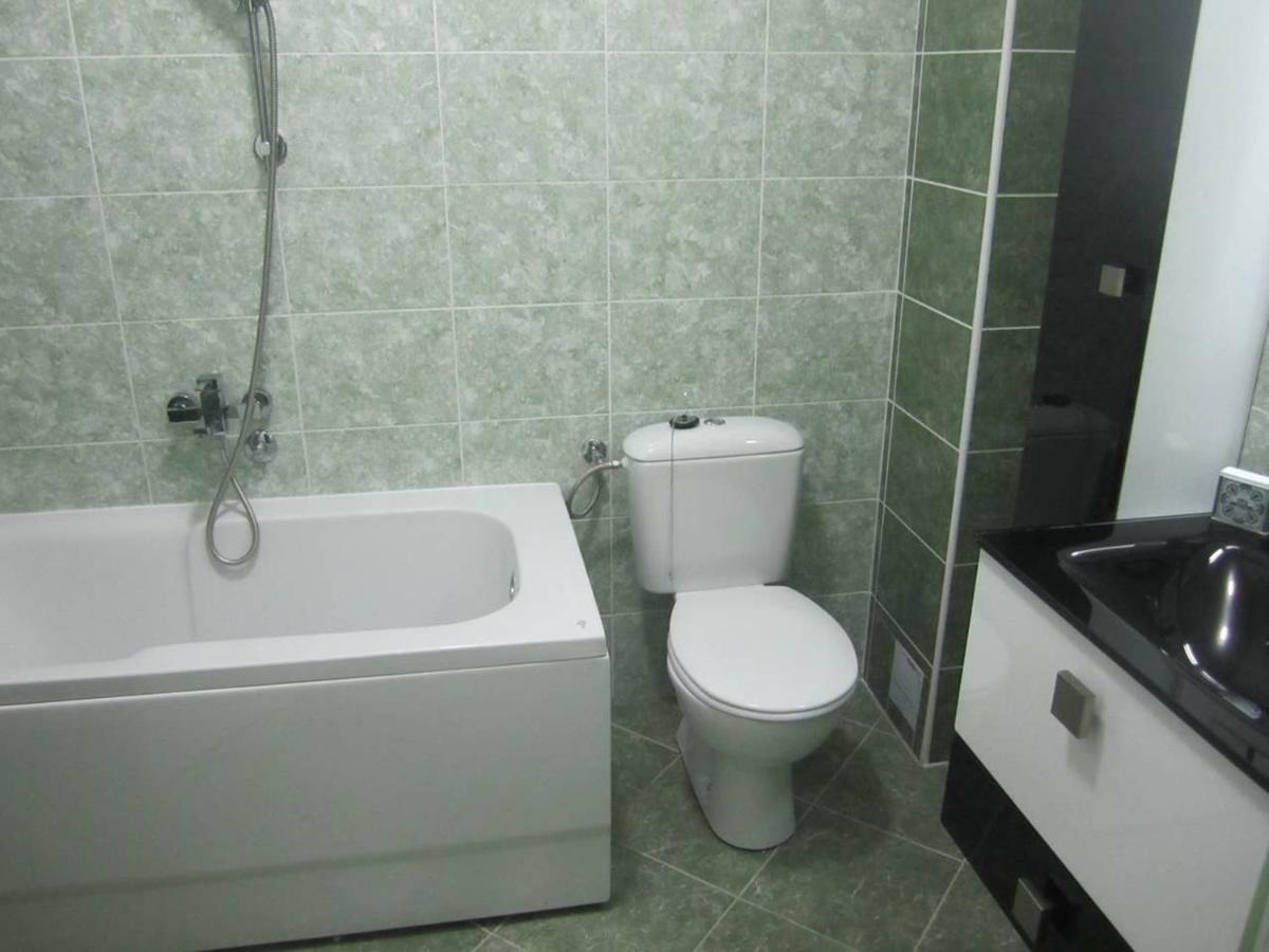 65 Square Meters Designer Apartment In Heart Of City - River View ! Park For Free Ni Kültér fotó