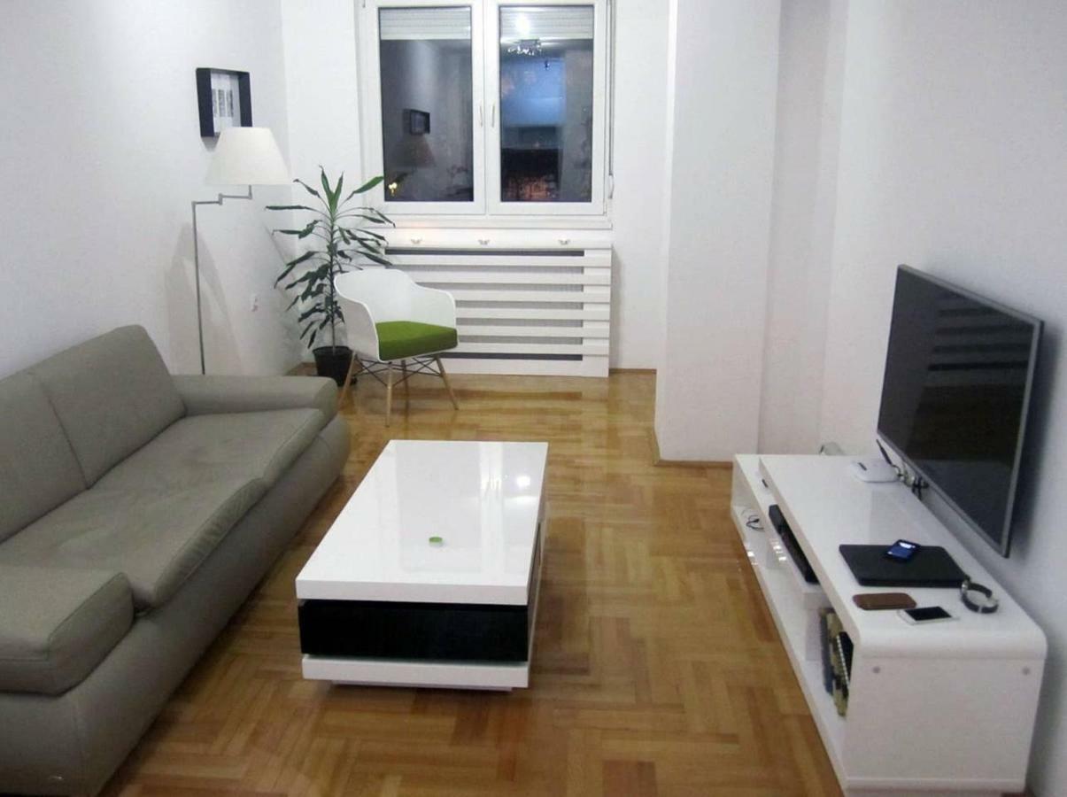 65 Square Meters Designer Apartment In Heart Of City - River View ! Park For Free Ni Kültér fotó