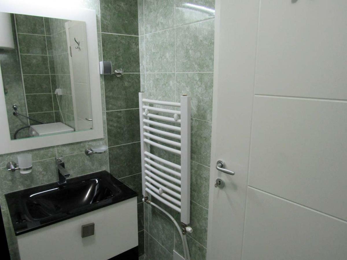 65 Square Meters Designer Apartment In Heart Of City - River View ! Park For Free Ni Kültér fotó