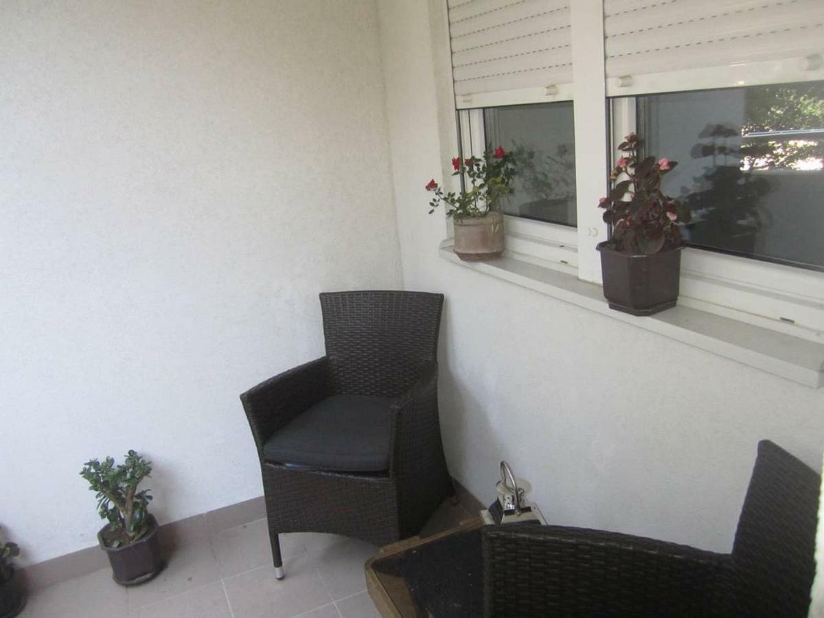 65 Square Meters Designer Apartment In Heart Of City - River View ! Park For Free Ni Kültér fotó