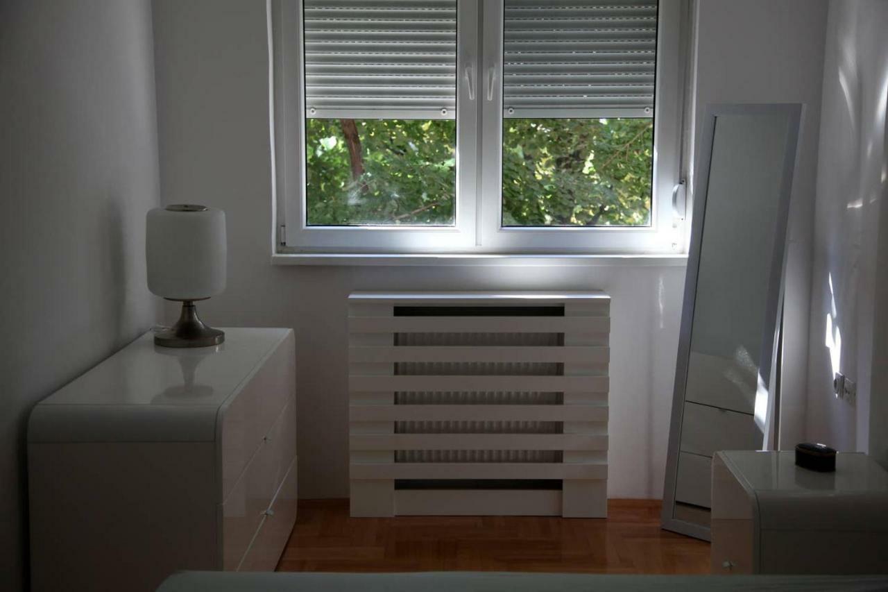 65 Square Meters Designer Apartment In Heart Of City - River View ! Park For Free Ni Kültér fotó