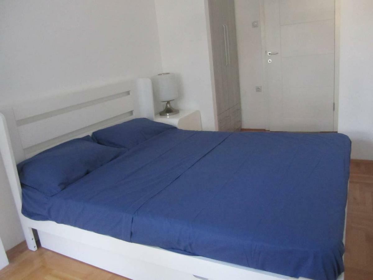 65 Square Meters Designer Apartment In Heart Of City - River View ! Park For Free Ni Kültér fotó
