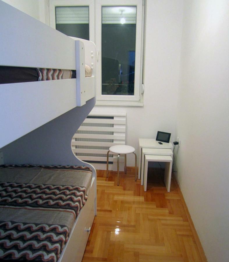 65 Square Meters Designer Apartment In Heart Of City - River View ! Park For Free Ni Kültér fotó