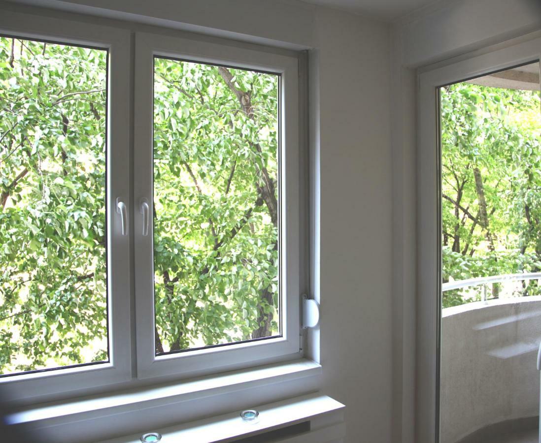 65 Square Meters Designer Apartment In Heart Of City - River View ! Park For Free Ni Kültér fotó